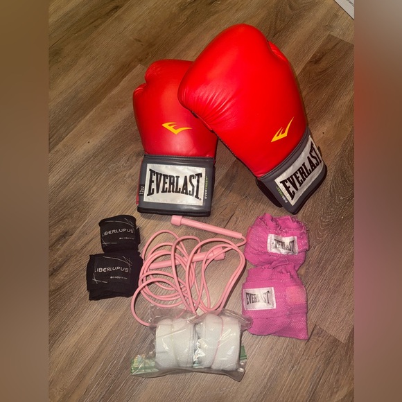 Everlast Pro Style Elite Training Gloves Red 12 oz Boxing Workout Gloves BUNDLE - Picture 14 of 16